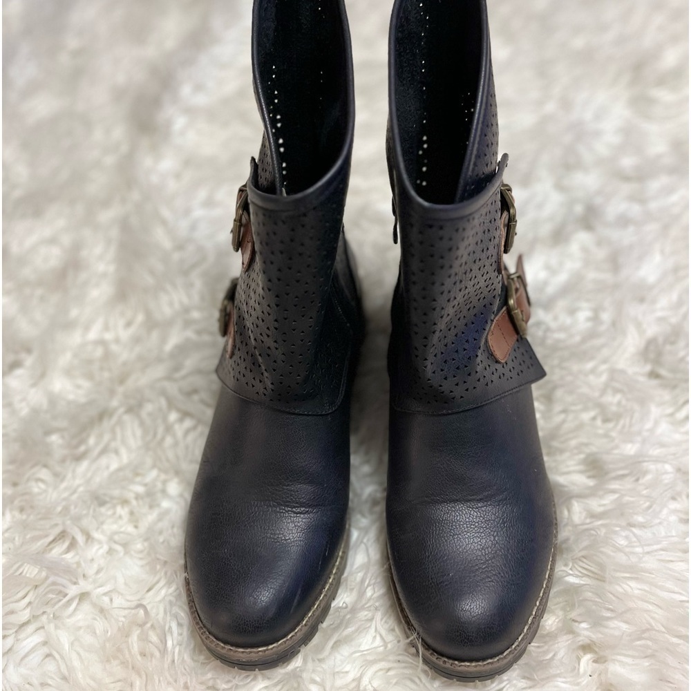 No Name Women’s Black Faux Leather Boots With Cutout. Size 11 - Picture 2 of 6